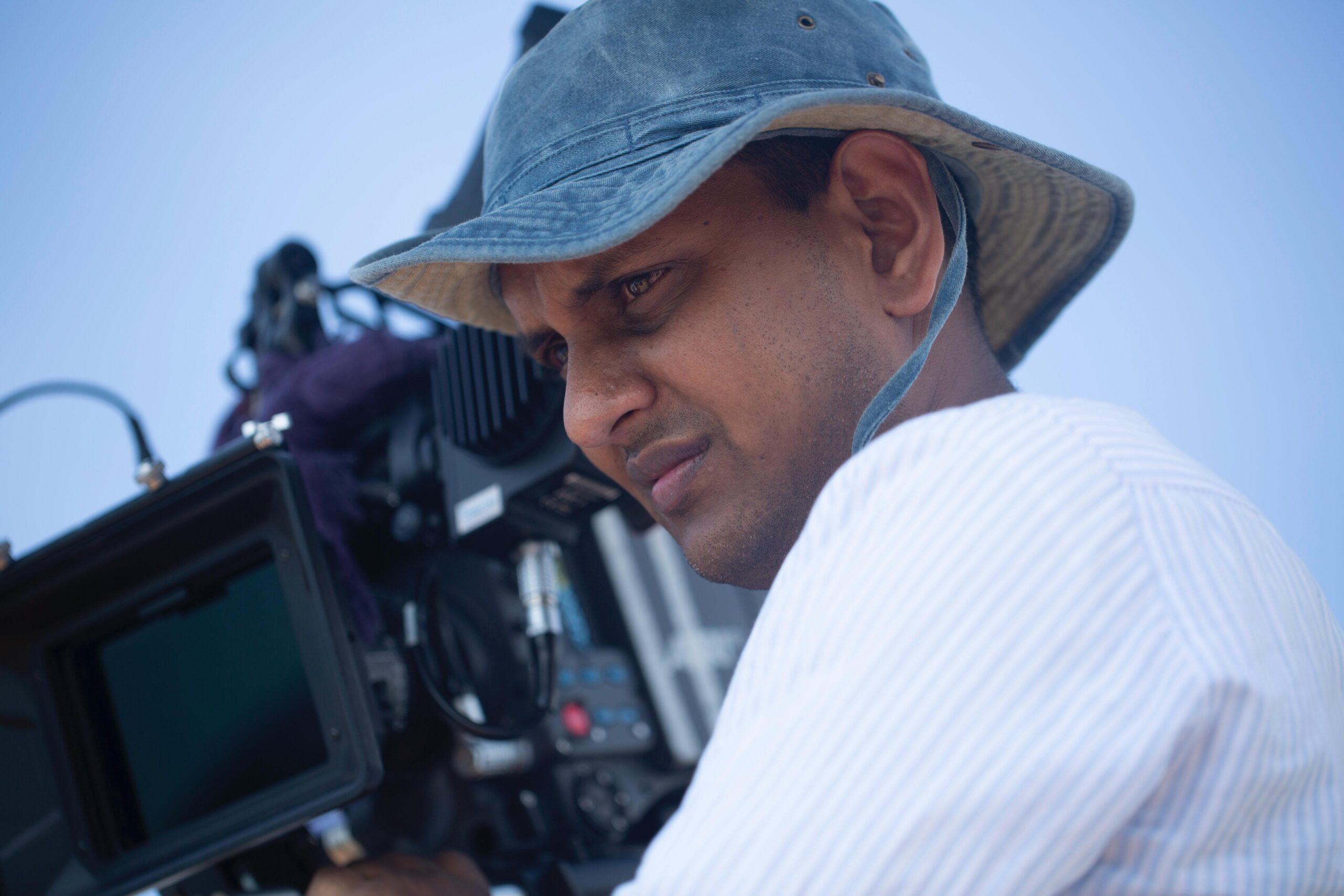 කැමරාවෙන් රූප සිත්තම් මවන, සද්ද බද්ද නැති කාලිංග 