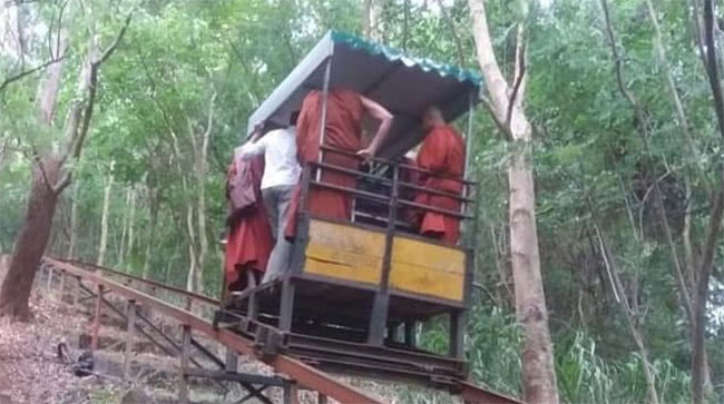 නා උයන ආරණ්‍ය සේනාසනයේ අනතුරක් – හිමිවරු 07 ක් අපවත් වෙති