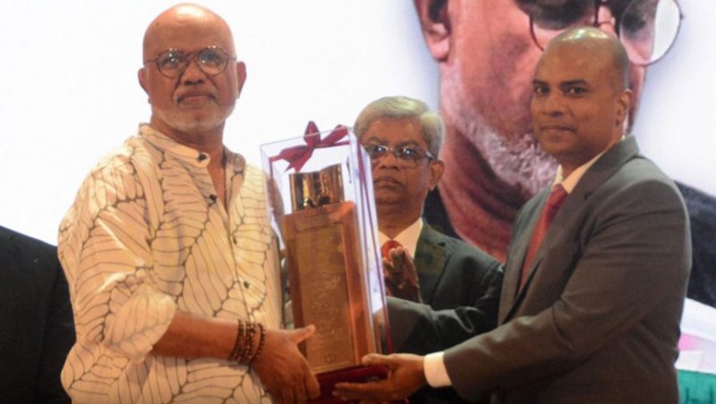 ස්වර්ණ පුස්තක සම්මානය චන්ද්‍රරත්න බණ්ඩාරගේ “පියාසර සමය”ට
