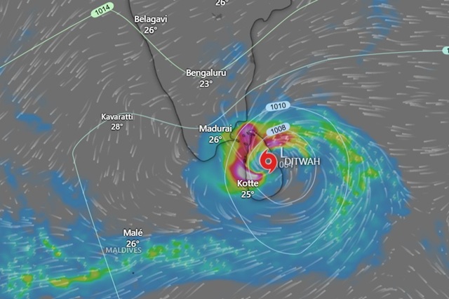 ‘දිට්වා’ සුළි කුණාටුව ලංකාවට බැට දෙයි.මෑත ඉතිහාසයේ වාර්තා වූ දරුණුතම ආපදාව.විපත් රැසක්.